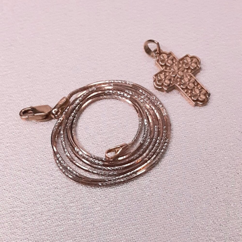 NEW 5.3 grams rose gold cross pendant with fancy chain